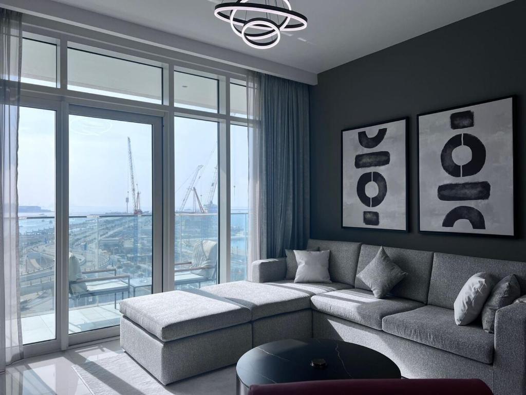 2 Bedroom Flat in Emaar Beachfront in Palm Jumeirah