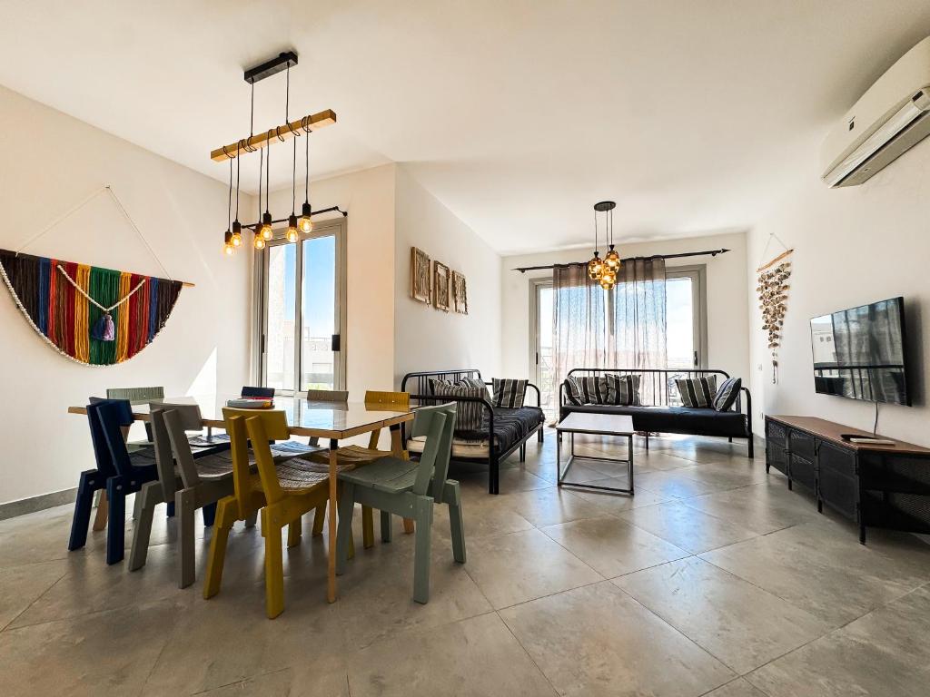 2-BR Chalet Direct to the Pools Einbay Resort