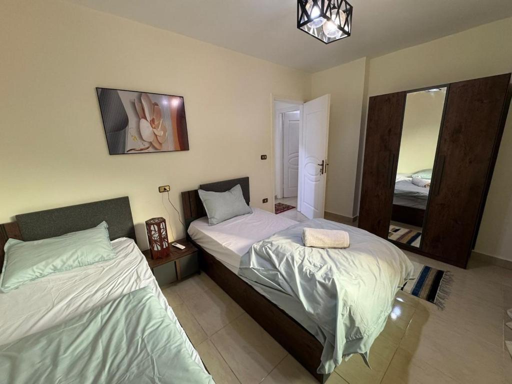 2 BR entire apartment - 1401