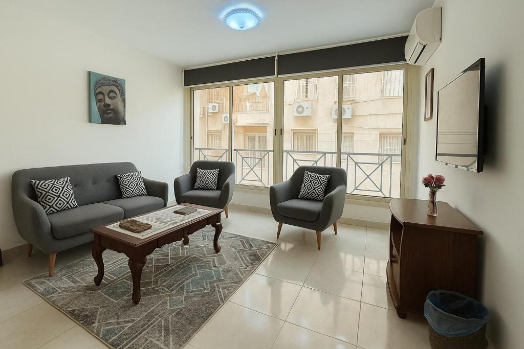 2 BR entire apartment - 1402