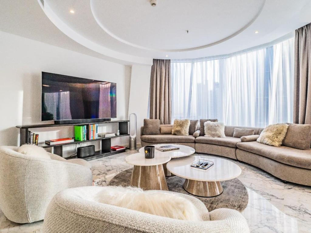 2BR Amazing Canal Views at The Pad in Business Bay by Vibel