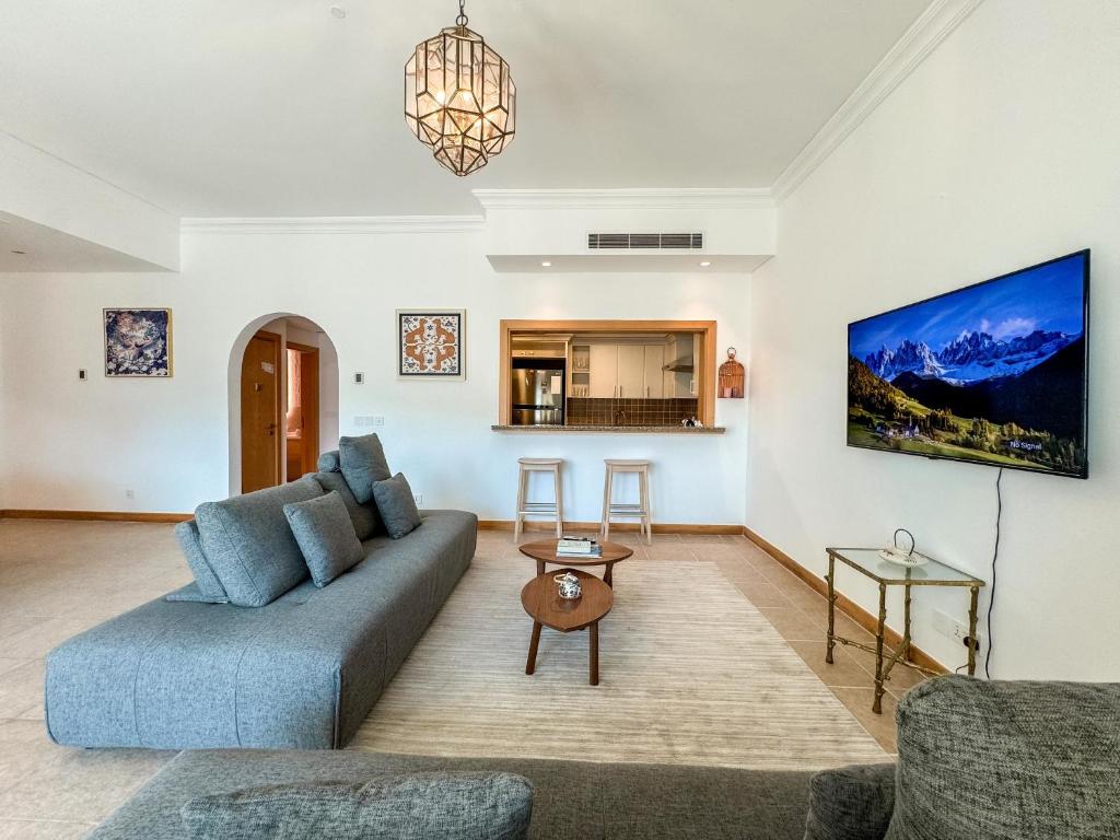 Upgraded 2BR apartment at the beach - Shoreline 1