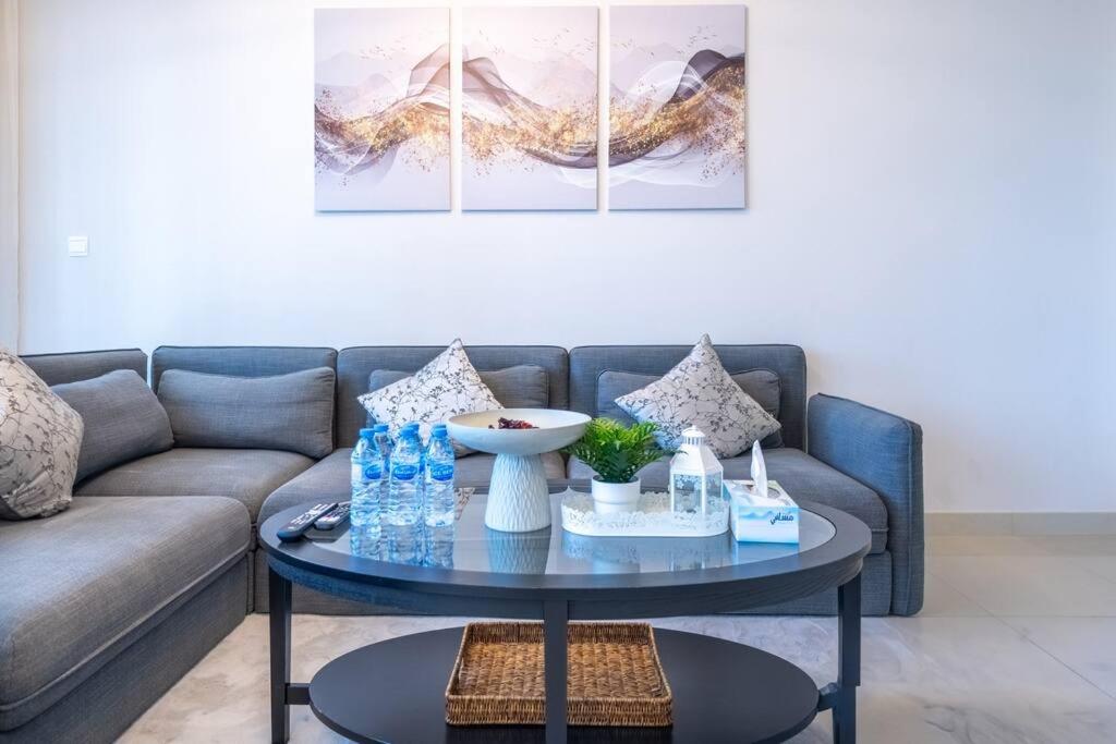 2BR Apartment in Harbour Views