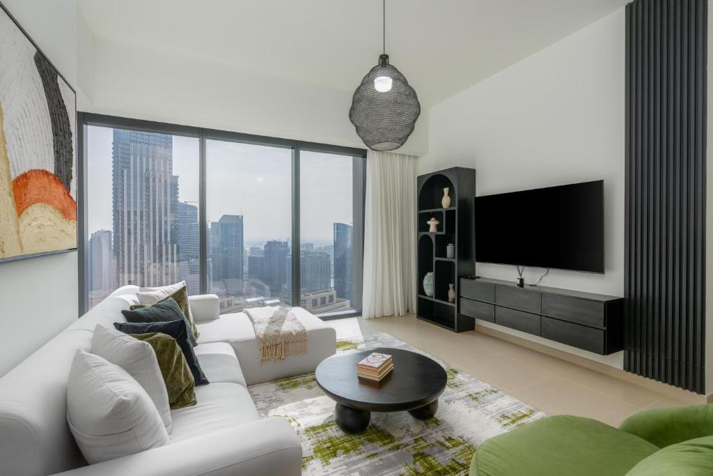 2BR High Floor Act I Act II Tower 1