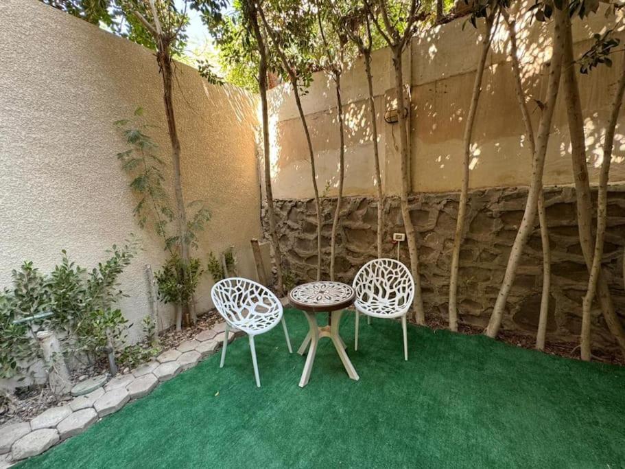 2BR Townhouse, Bath, TV, Backyard - 821
