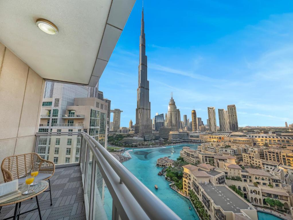 4 BHK In Downtown with iconic Burj Khalifa and Fountain Views 2 minutes walk to Dubai Mall
