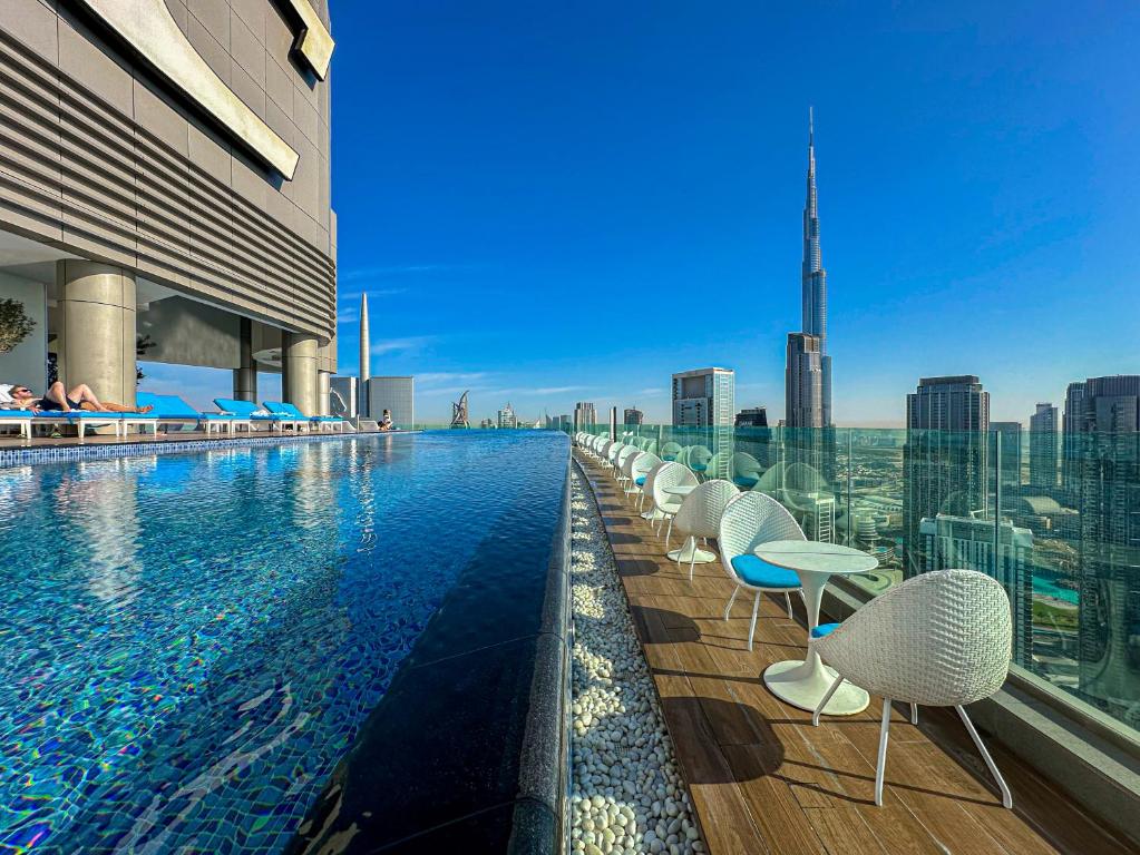 Super High Infinity Pool and amazing Burj Khalifa View 3 Bedroom apartment in Paramount Hotel Midtown