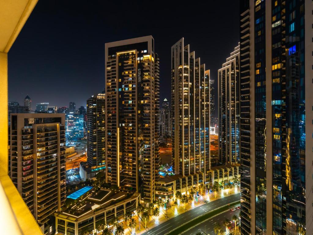 3BR with Gaming Lounge, Burj Khalifa, Fountain View