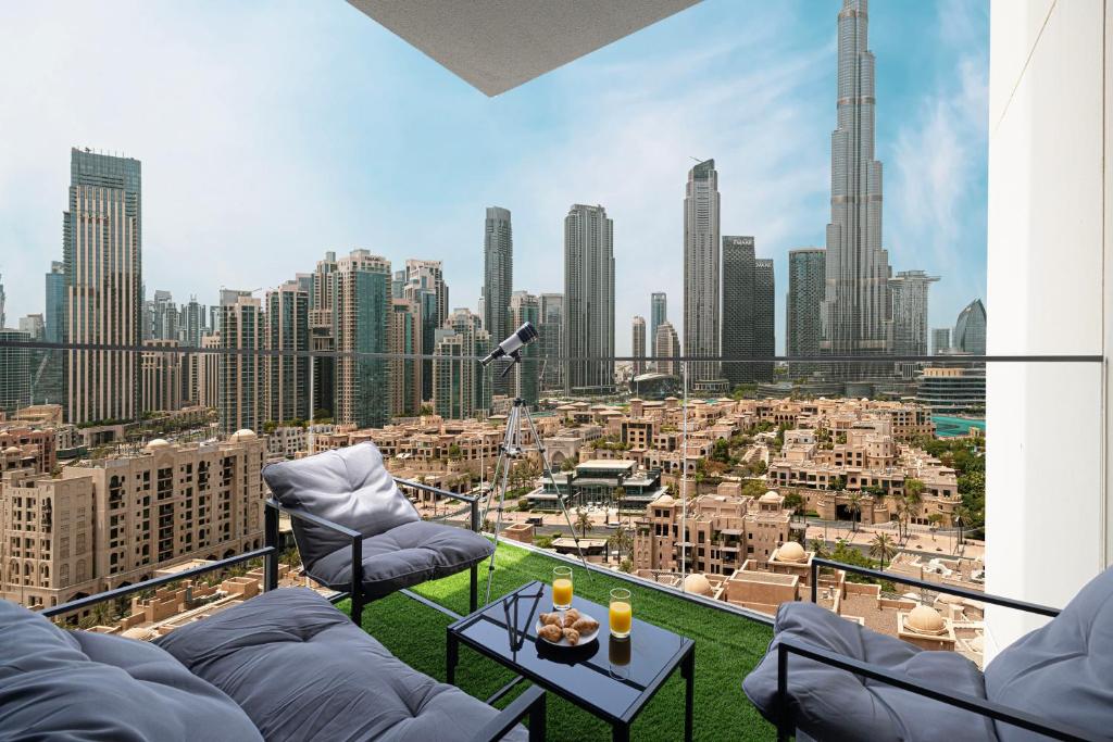 5 Minute Walk to The Fountains, Full Burj Khalifa View with High Tech Features