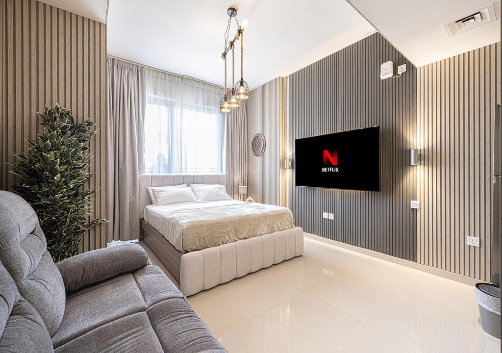 5 STAR New Modern Studio