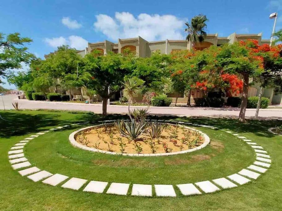 50% Off. 2BR , 2BR Ground floor with pool view, private beach access, security 24/7 شاليه ٢ غرفه ، ٢ حمام ف الدور الارضي قدام جنينه و حمام السباحه مباشره ، شاطيء خاص بالقرية و أمن ٢٤ ساعه و مسجد خاص