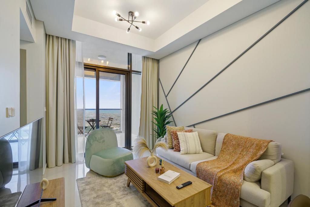 52nd Floor 2br In Aykon City Huge Layout