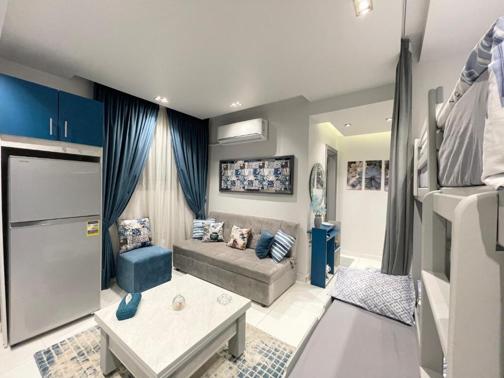 Luxury Studio House 589-2