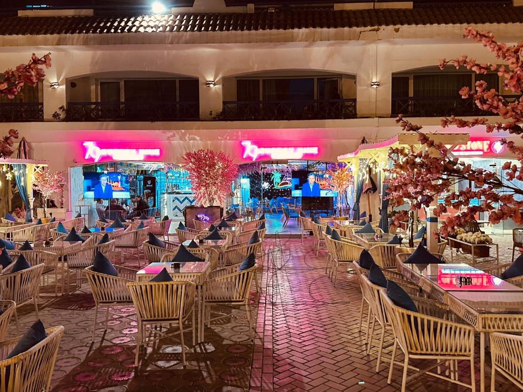 Porto Sokhna pyramids Family Only