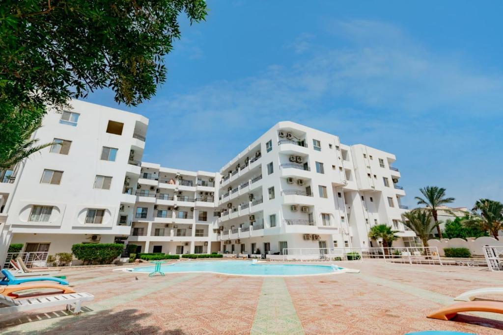 Al makramia Compound