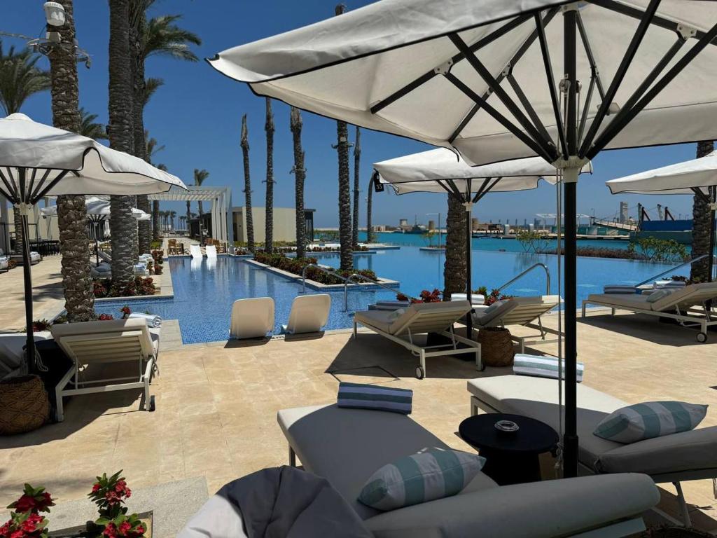 Amazing one bedroom address beach hotel full sea view
