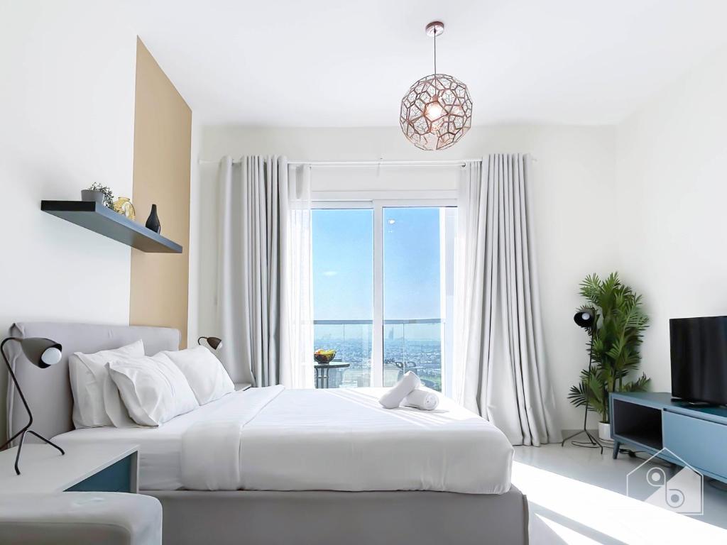 Amazing Studio with Balcony & View Dubai