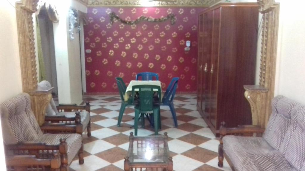 A 3-BR apt w FP, GV & 20 min to the sea & Muntazah