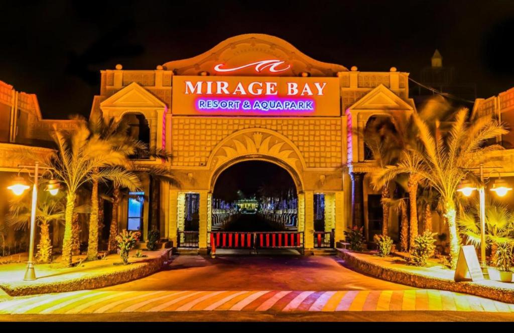 Apartment 2 bedroom and 2 Bathroom pool view at mirage bay