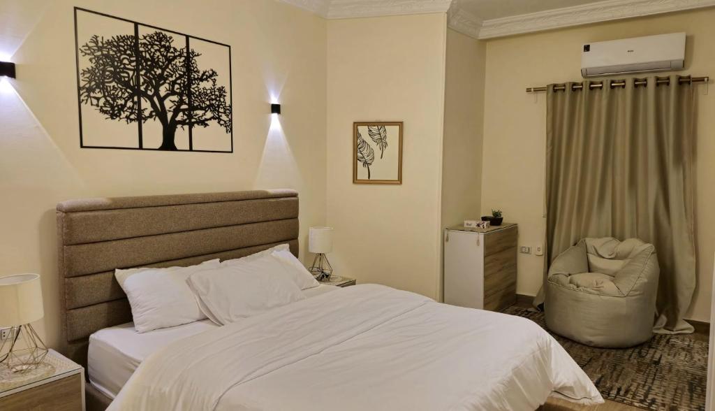 Hotel Apartment In Sheikh Zayed With Private Entrance
