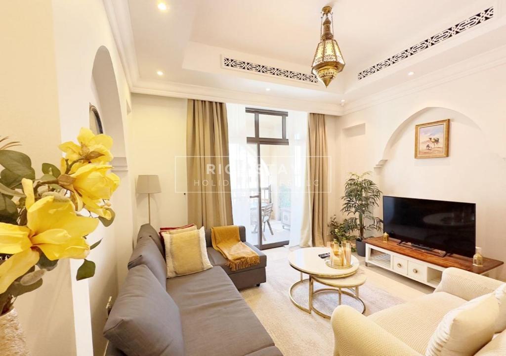 Sensational 1BR in Downtown Burj Khalifa Dubai Mall View