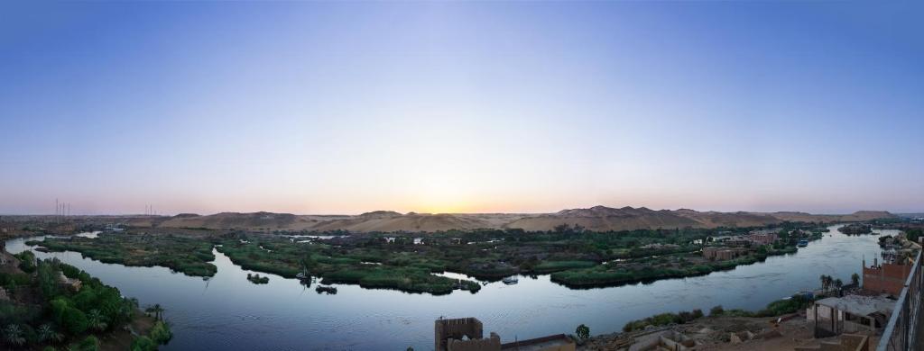 ASWAN NILE PALACE (swimming pool-rooftop-Nile view)