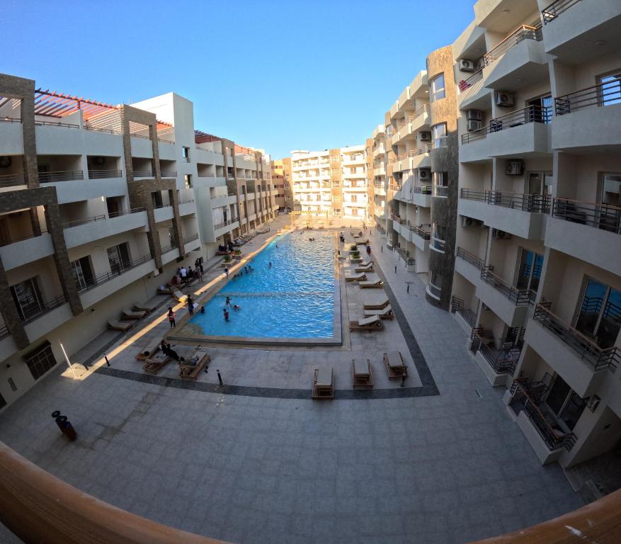 avenue compound