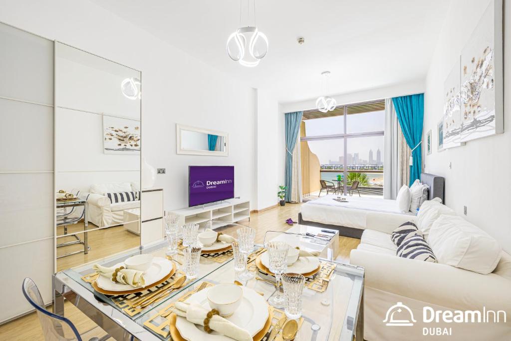 Dream Inn - Beachfront Studio with Burj Al Arab Views