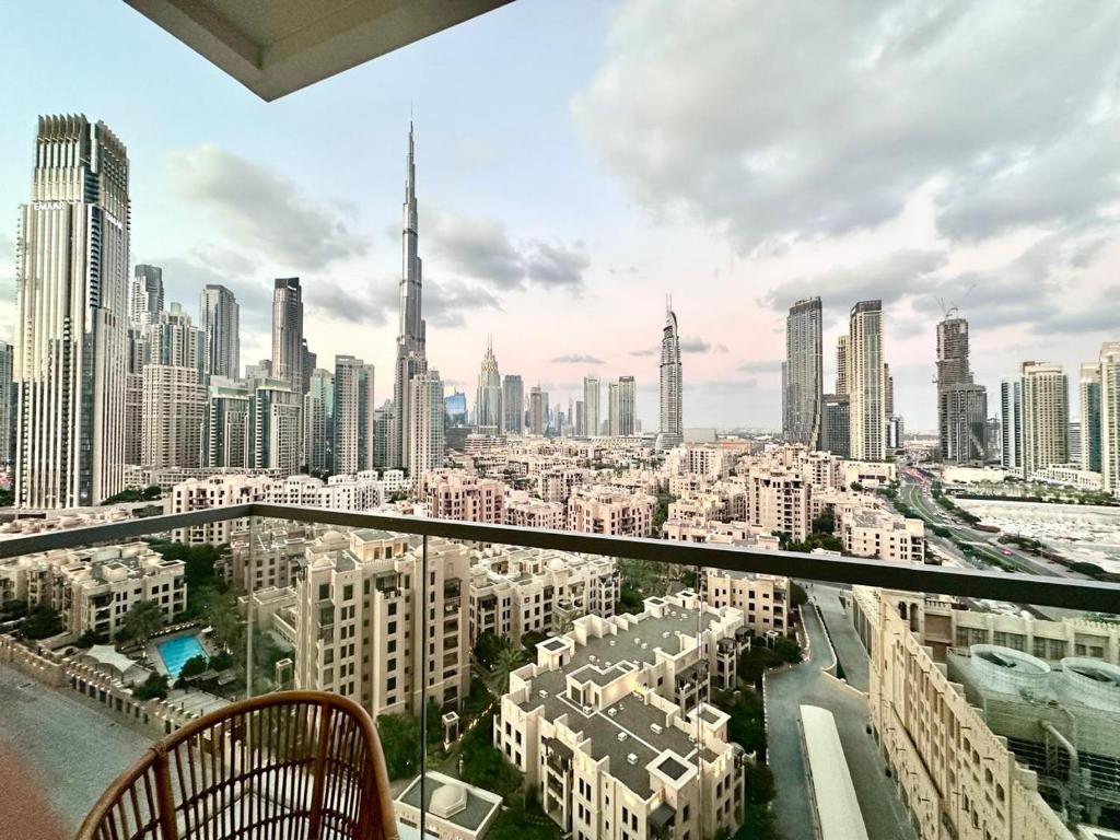 Elegant Apartment with Burj Khalifa Views