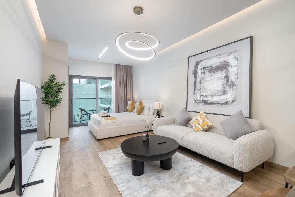 Bright & Airy Studio Perfect for 2 in JVC