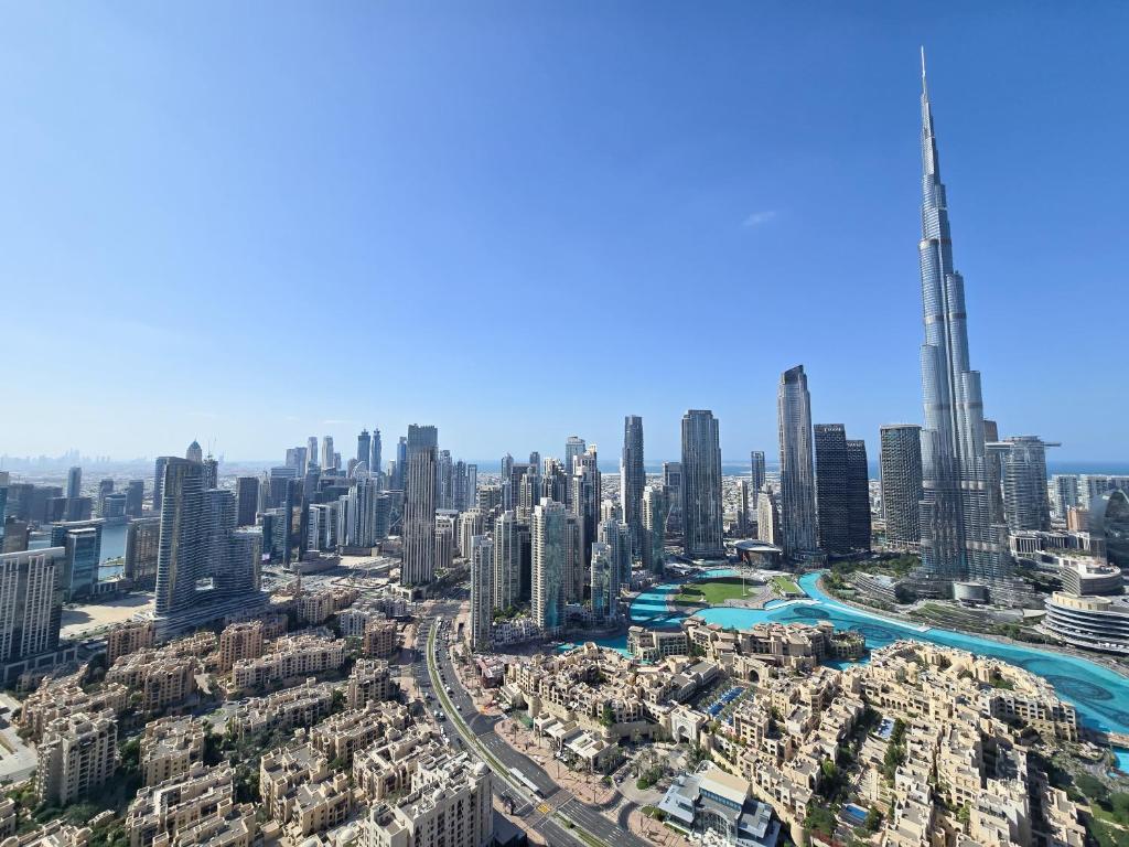 Brown Stone - Fountain & Burj Khalifa View