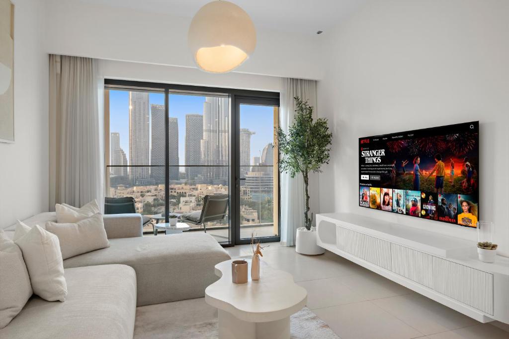 Luxe 2BR with Stunning Burj Khalifa Views