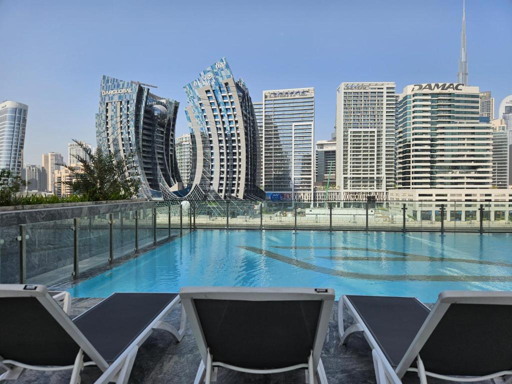 Business Bay Studio Binghatti Canal with Terrace