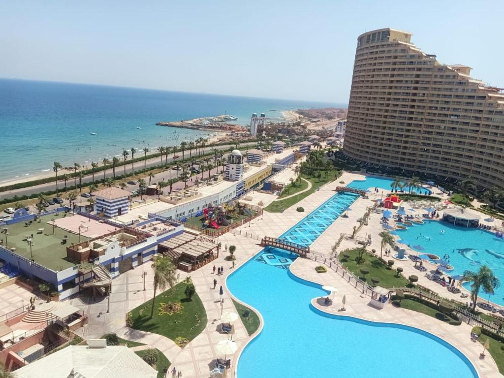بورتو السخنه الاهرامات