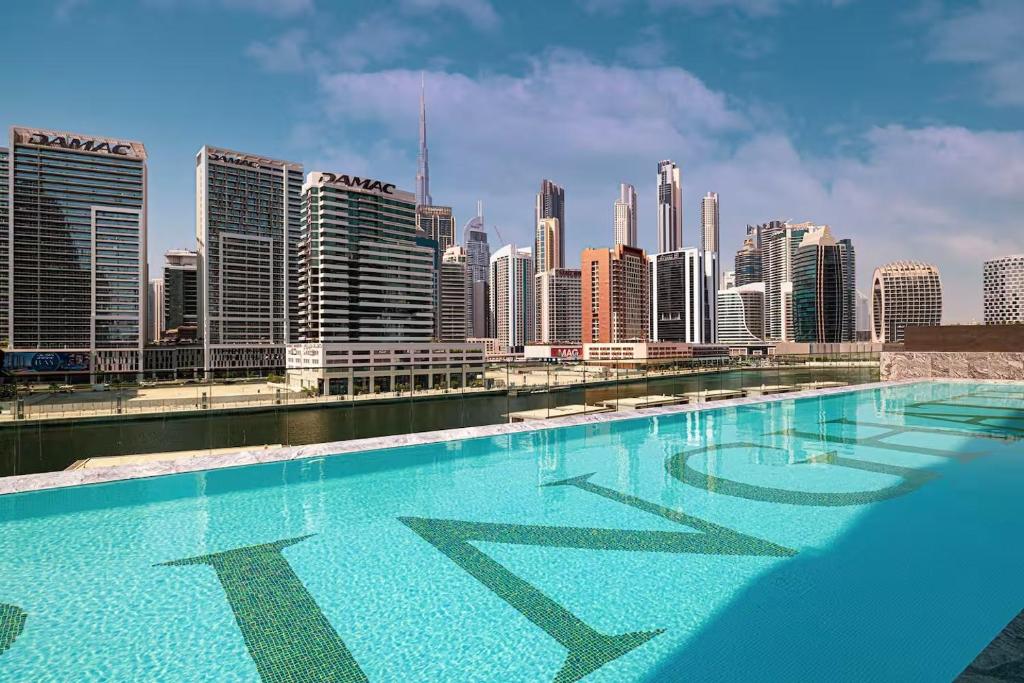 Keyrock Living - Luxury Furnished 2 BR in Business Bay with Jacuzzi - Binghatti Canal