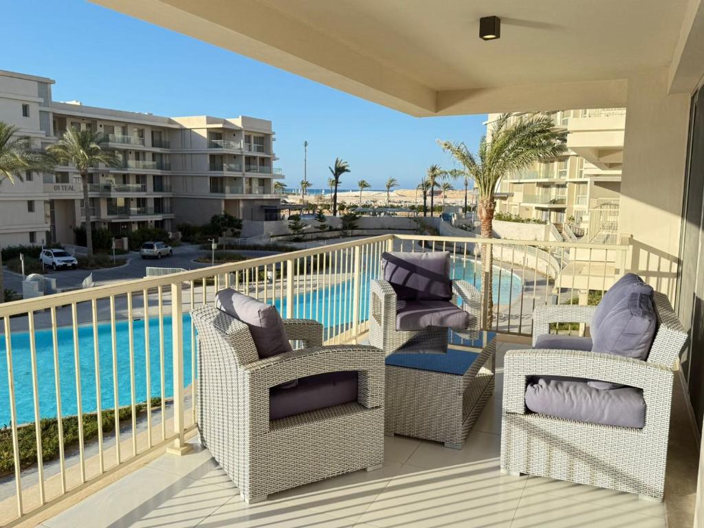 Chalet 3BR Pool View - Navy 11-106