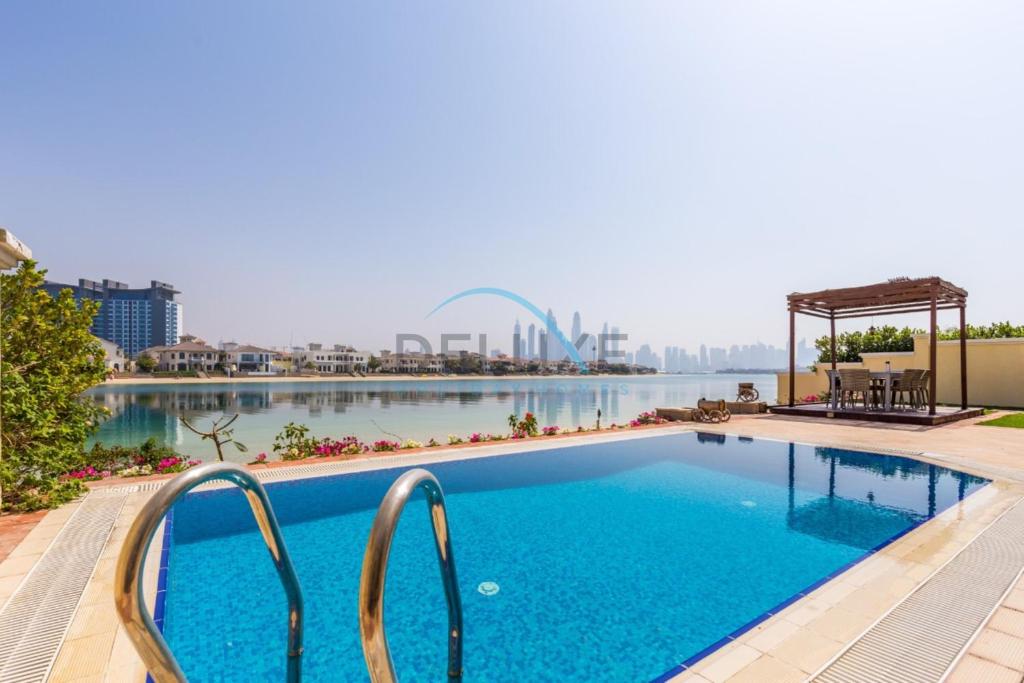 Charming 5BR Villa with Assistant's Room and Private Pool on Palm Jumeirah by Deluxe Holiday Homes