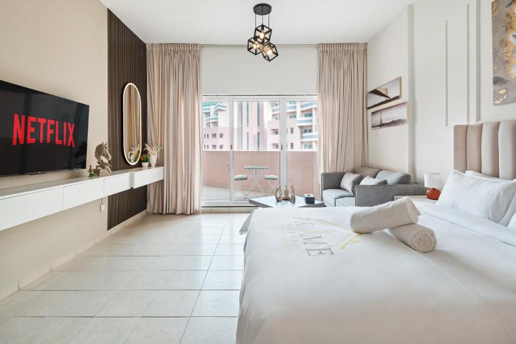 Luxury Studio Near Battua Mall