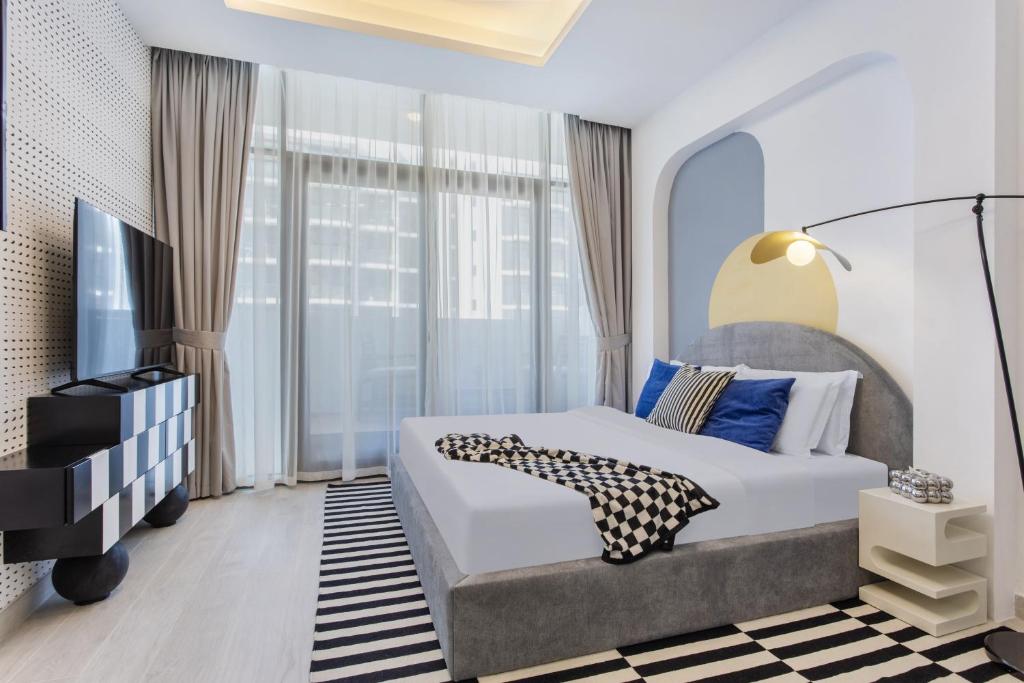 Charming Studio With Burj Khalifa View In Azizi12