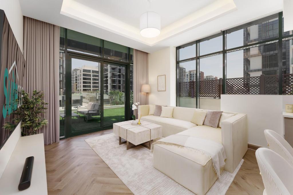 Chic 1BR Apartment in Azizi Riviera, Meydan