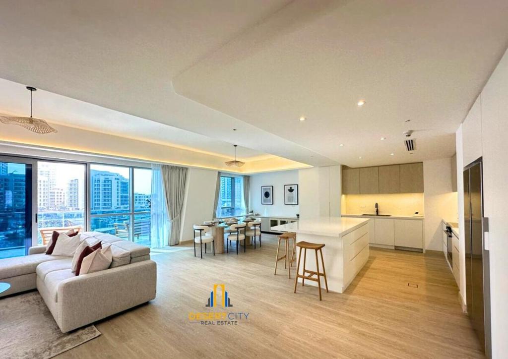 Chic 2 Bed in Dubai Marina, Hosted by Desert City Stays