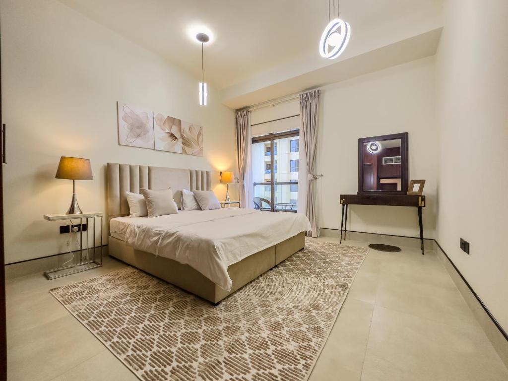 Chic 2BR Beachfront Residence at Amwaj 4