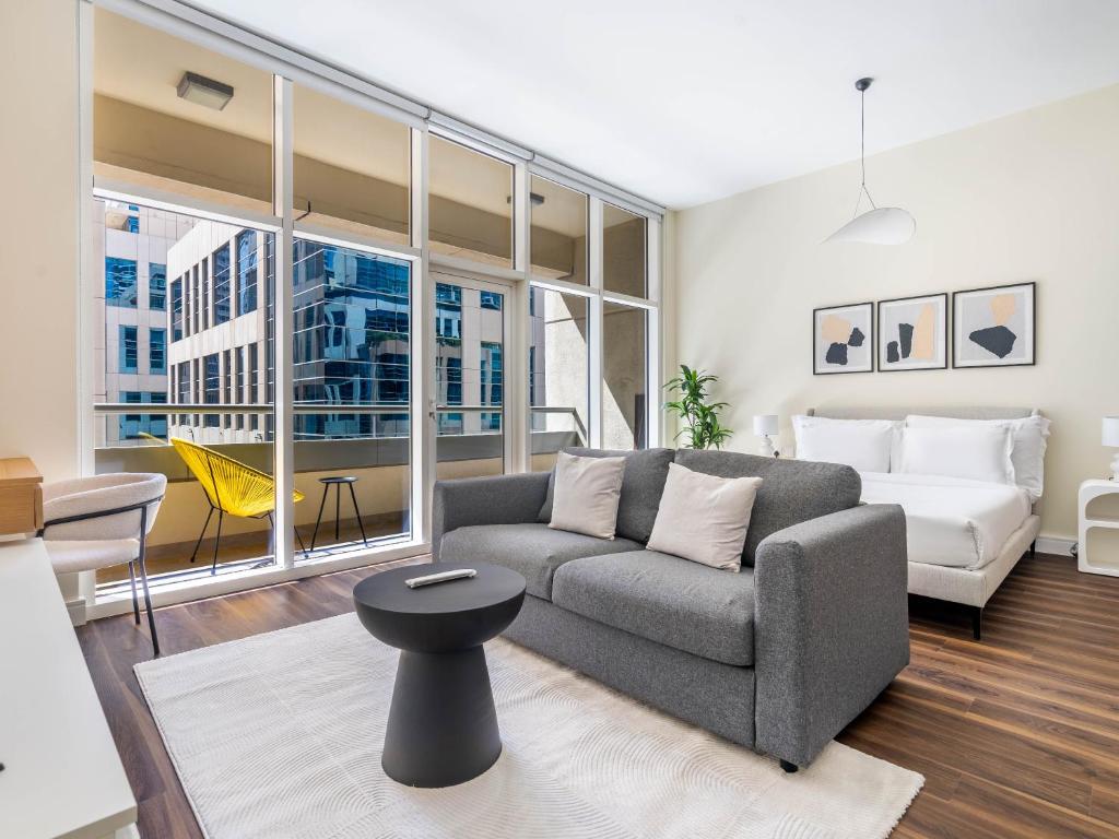 Chic Apartment in the Heart of Dubai with pool