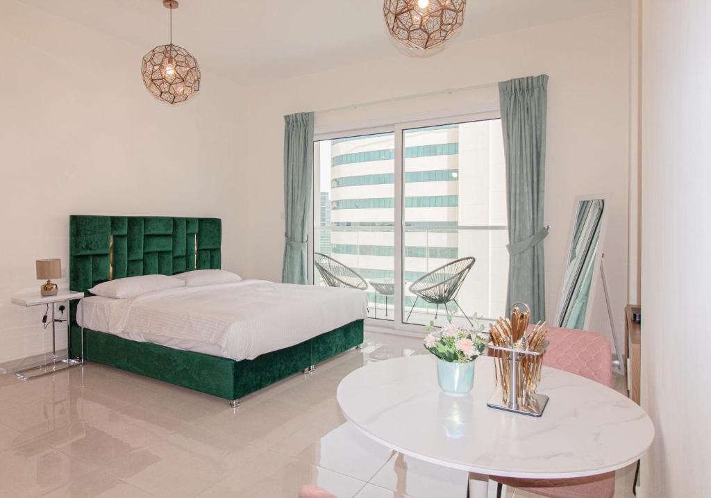 Chic Studio Getaway in AG Tower- Business Bay