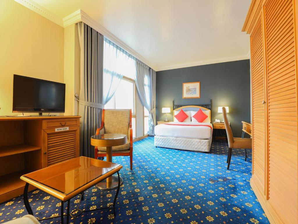 City Plaza Hotel