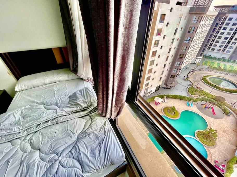 City View 2Brs Direct to the Pool - New Cairo