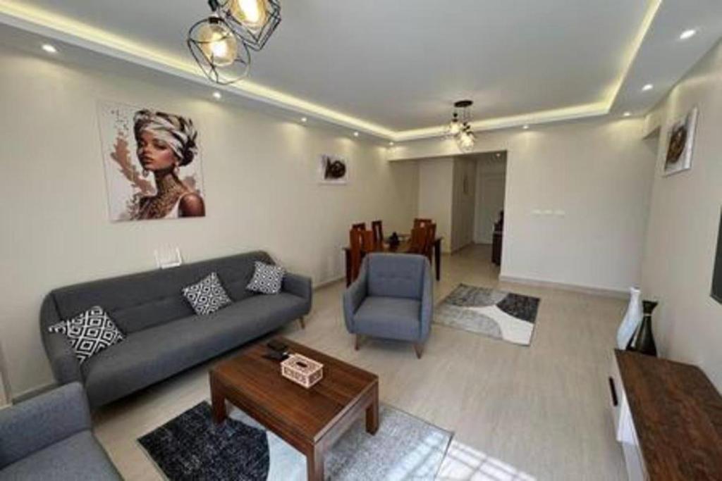CK 903 . Spacious 3BR Apt. 2 Baths
