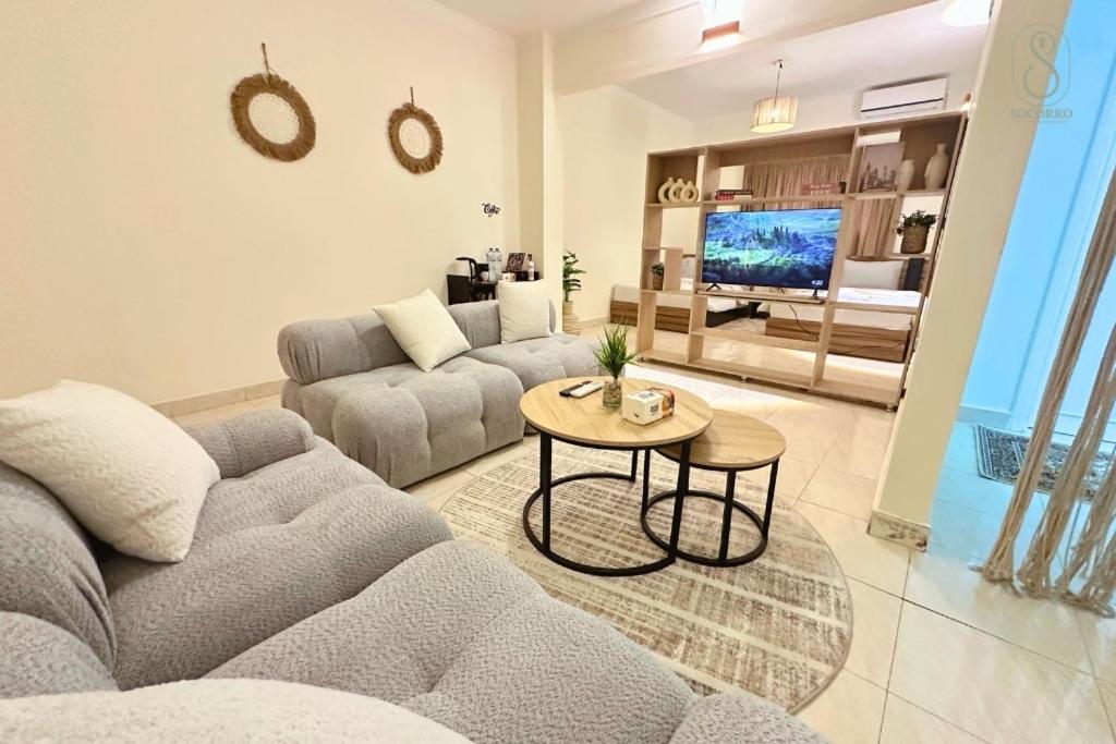 Comfy 1BR Studio Apartment With Coffee & Extra Beds