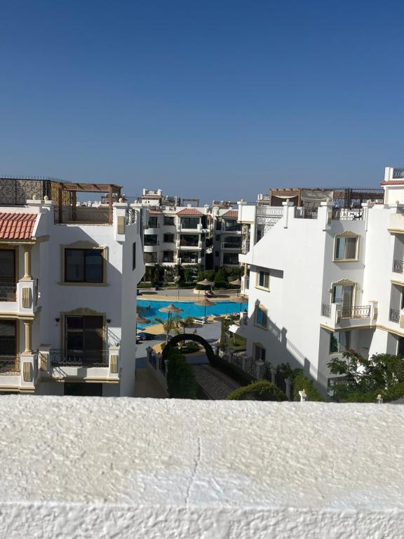 Compound sharm hills