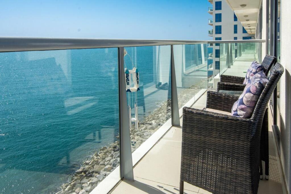 Contemporary Full Ocean View Apartment